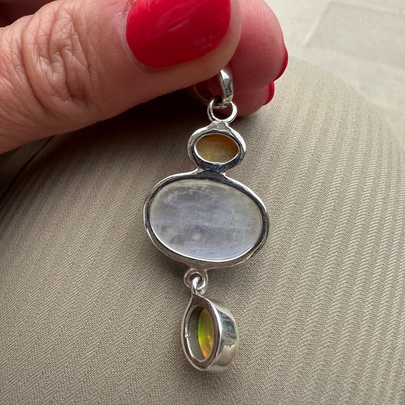 Elegant sterling Silver with Blue Flash Moonstone and Ethiopian Opals in Pendant - Picture 5 of 5